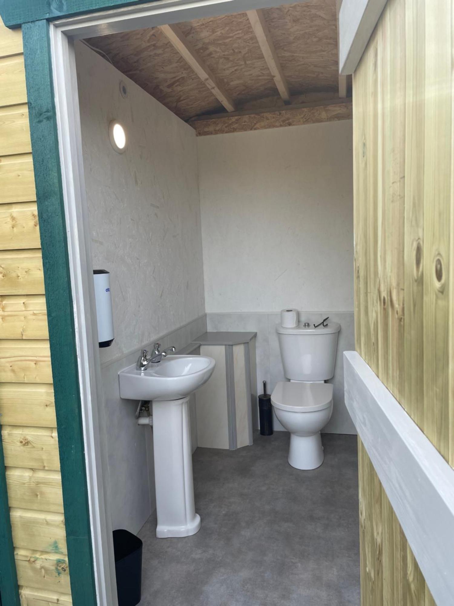 Glamping In The 2Nd Field Hotell Aughrim Exteriör bild